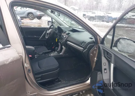 2014 Subaru Forester 2.5I z USA, uszkodzony, nr VIN JF2SJAAC1EH456216